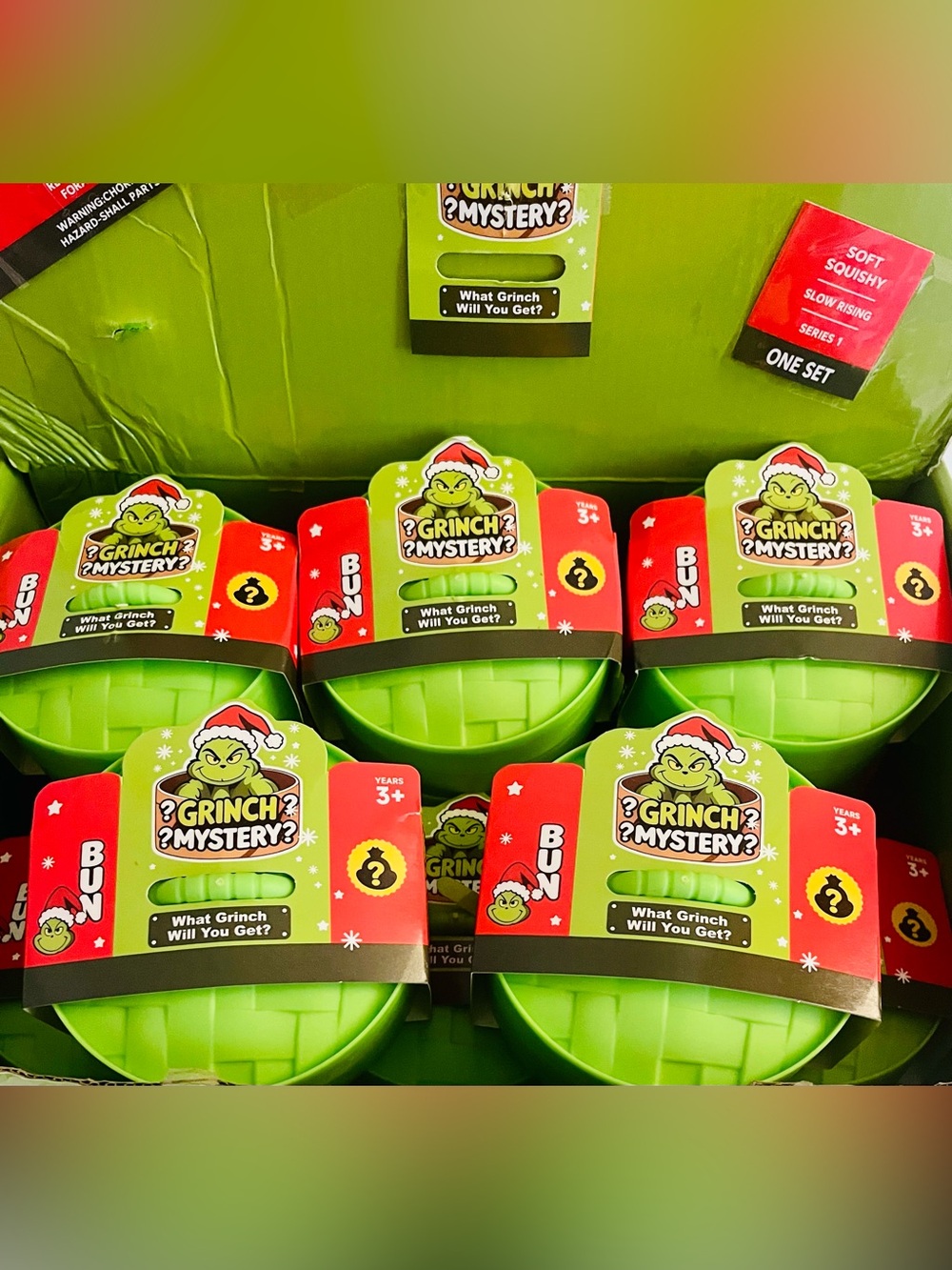 Mystery Blind Bun - Grinch Green Collectible Surprise - Picture 2 of 5